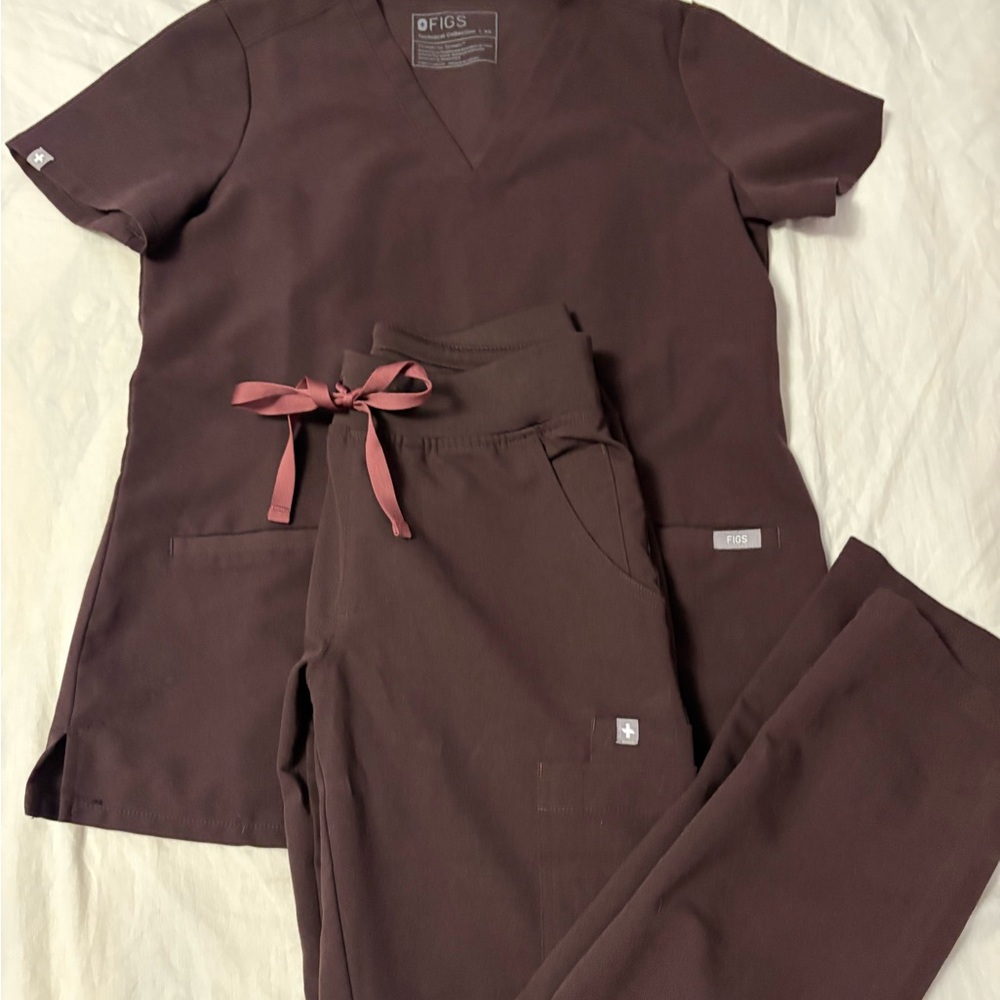 FIGS XS Scrub Set in Espresso